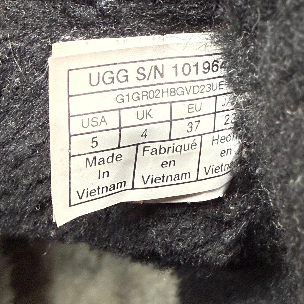 UGG Classic Short Boots Youth 5 Girls Nubuck Black Shearling Lined‎